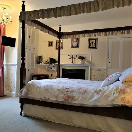 Saint Hilda's House Bed & Breakfast 5*