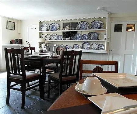 فندق مبيت وإفطار Saint Hilda's House 5*