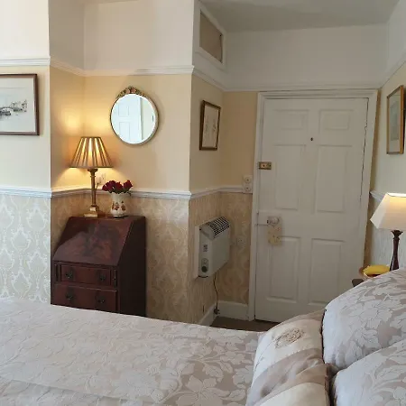 Saint Hilda's House 5*