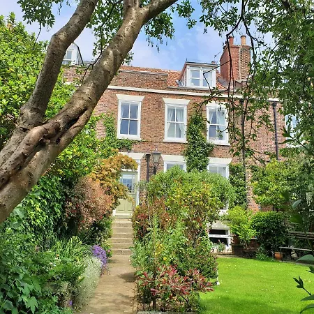 Saint Hilda's House 5*