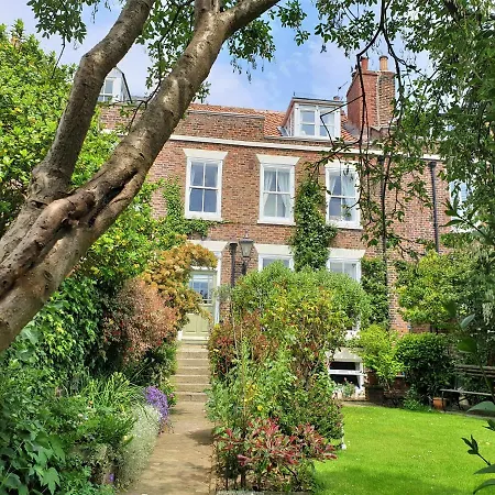 Saint Hilda's House 5*
